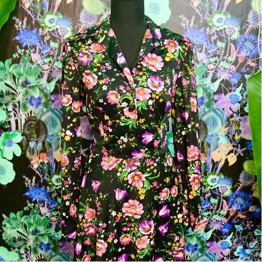 Dresses - Picture 7 of 8